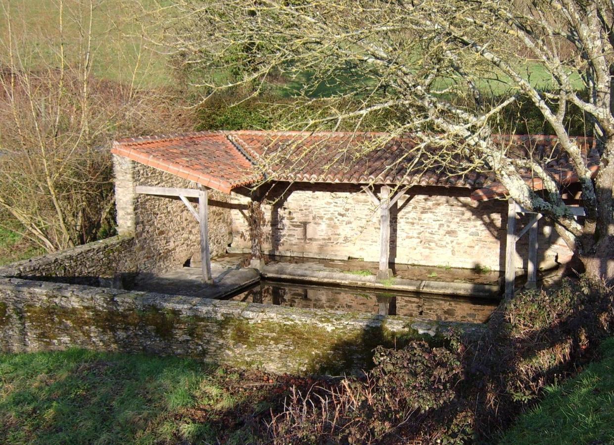 Chambres De La Porte Aux Moines Vouvant Bagian luar foto