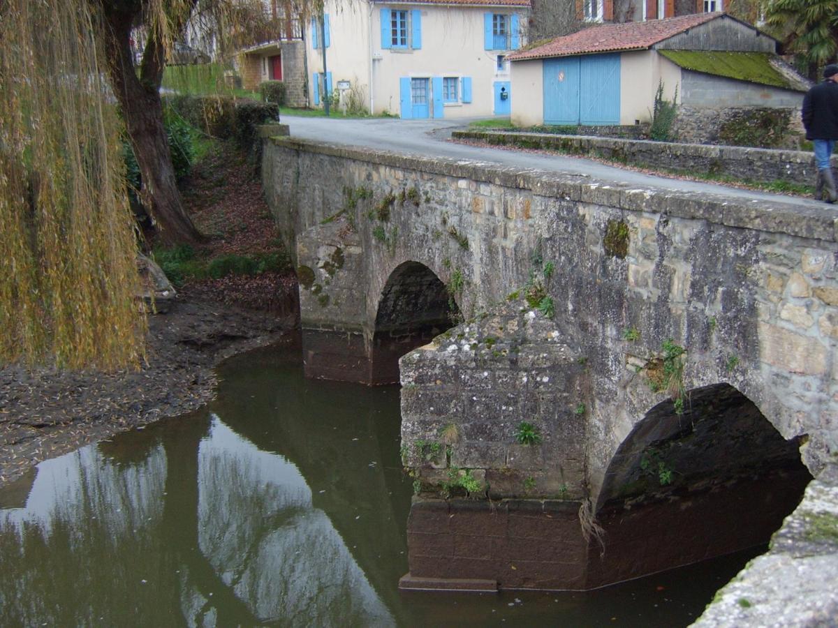 Chambres De La Porte Aux Moines Vouvant Bagian luar foto